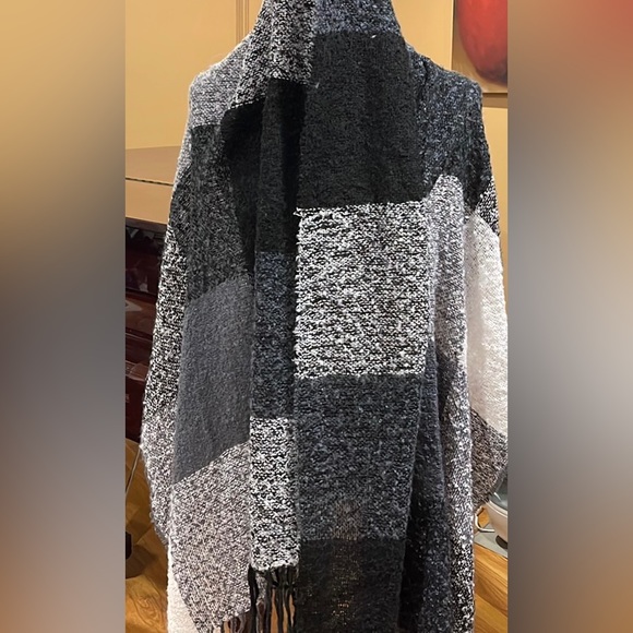 NEW L.I.B super soft scarf - Picture 5 of 6